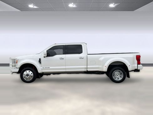 Used 2017 Ford F450 Platinum w/ Platinum Ultimate Package AWD/4WD image 2