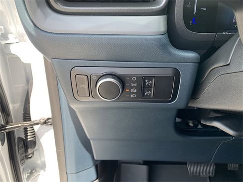 New 2025 Ford Maverick XL w/ Equipment Group 102A image 29