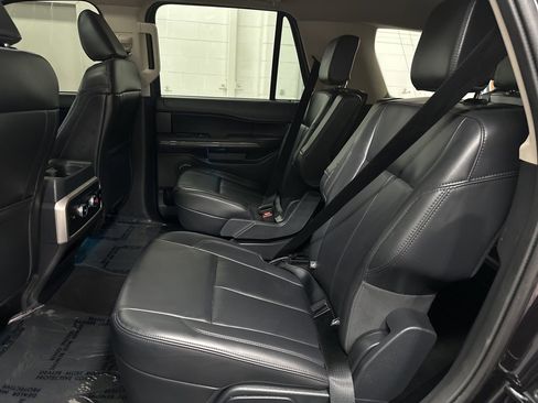 Used 2024 Ford Expedition XLT image 39