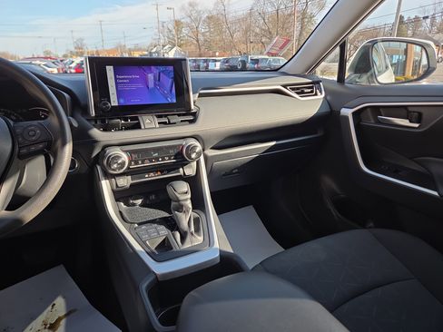 Used 2025 Toyota RAV4 XLE image 22