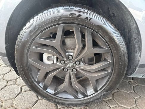 Used 2023 Land Rover Range Rover Evoque SE AWD/4WD image 12