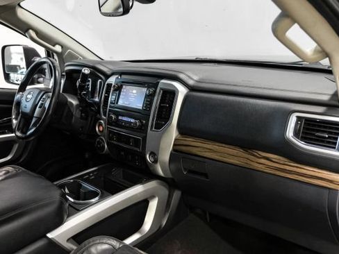 Used 2016 Nissan Titan SL AWD/4WD image 14