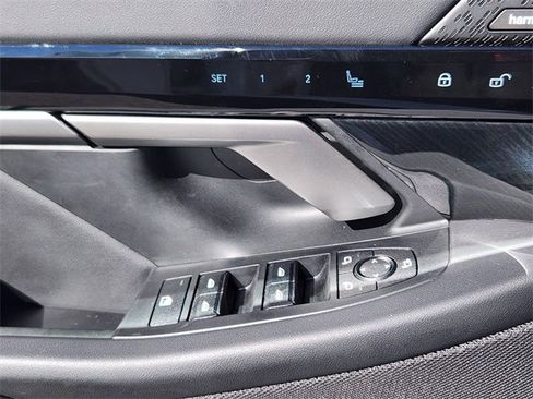 Used 2025 BMW 530i xDrive image 11