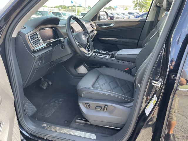 Used 2025 Volkswagen Atlas SE AWD/4WD image 19