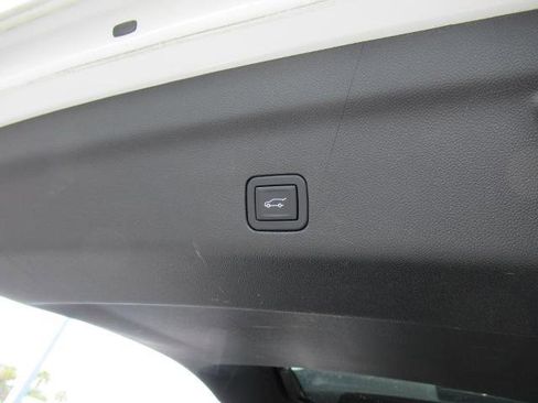 Certified 2022 Chevrolet Suburban High Country image 31