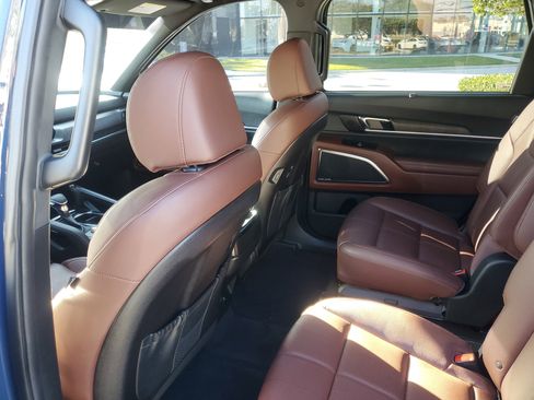 Used 2023 Kia Telluride SX image 16