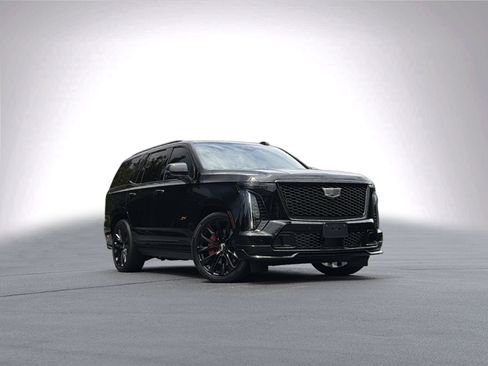 Used 2025 Cadillac Escalade V w/ LPO, ONYX Package AWD/4WD image 2