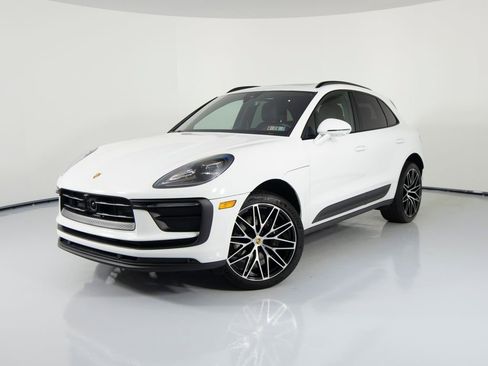 Certified 2026 Porsche Macan AWD/4WD image 6
