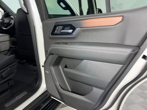 Used 2025 GMC Yukon Denali image 33
