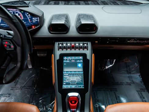 Used 2021 Lamborghini Huracan EVO RWD image 60