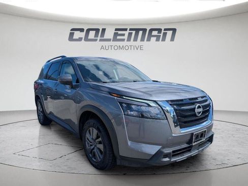 Used 2025 Nissan Pathfinder SV FWD image 23