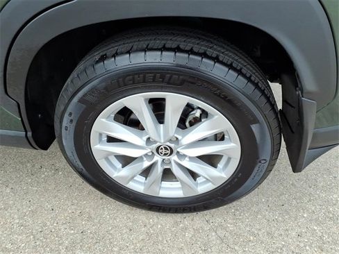Used 2024 Toyota Corolla Cross LE image 19