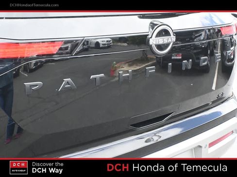 Used 2022 Nissan Pathfinder SL w/ SL Black Package FWD image 7