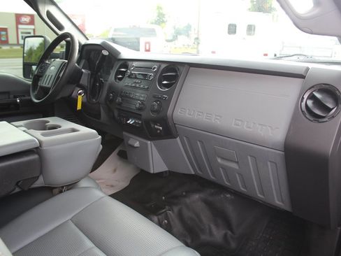 Used 2014 Ford F550 4x4 Regular Cab Super Duty image 19