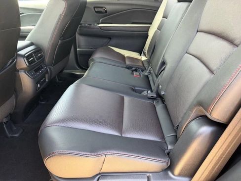 Used 2024 Honda Passport Black Edition image 11