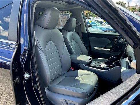 Used 2023 Toyota Highlander XLE AWD/4WD image 7