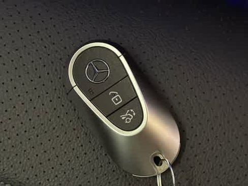 Used 2023 Mercedes-Benz GLC 300 4MATIC image 32