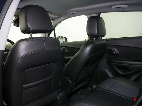 Used 2022 Chevrolet Trax LT w/ Driver Confidence Package AWD/4WD image 19