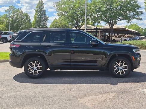 Used 2023 Jeep Grand Cherokee Limited w/ Trailer Tow Prep Group (B) AWD/4WD image 4