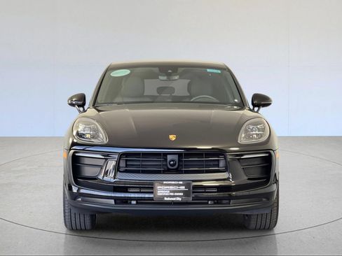 Certified 2026 Porsche Macan AWD/4WD image 11