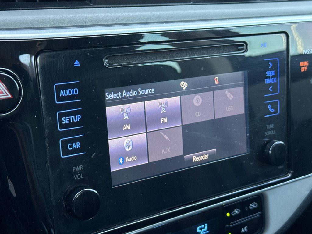 Used 2017 Toyota Corolla LE FWD image 18