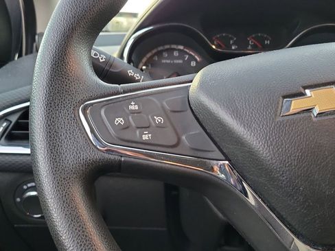 Used 2018 Chevrolet Cruze LT w/ Sun And Sound Package FWD image 16