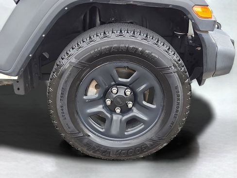 Used 2023 Jeep Wrangler Sport image 5