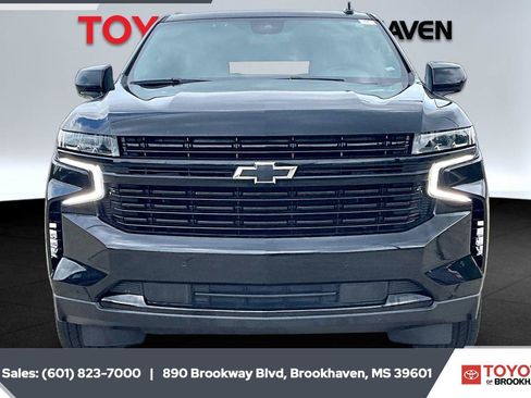 Used 2024 Chevrolet Suburban RST RWD image 3