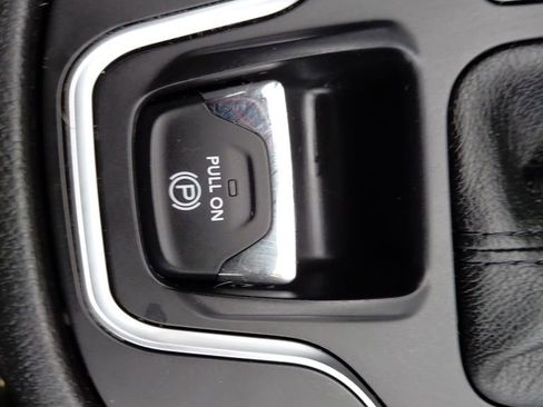 Used 2019 Jeep Cherokee Latitude Plus w/ Comfort/Convenience Group image 37