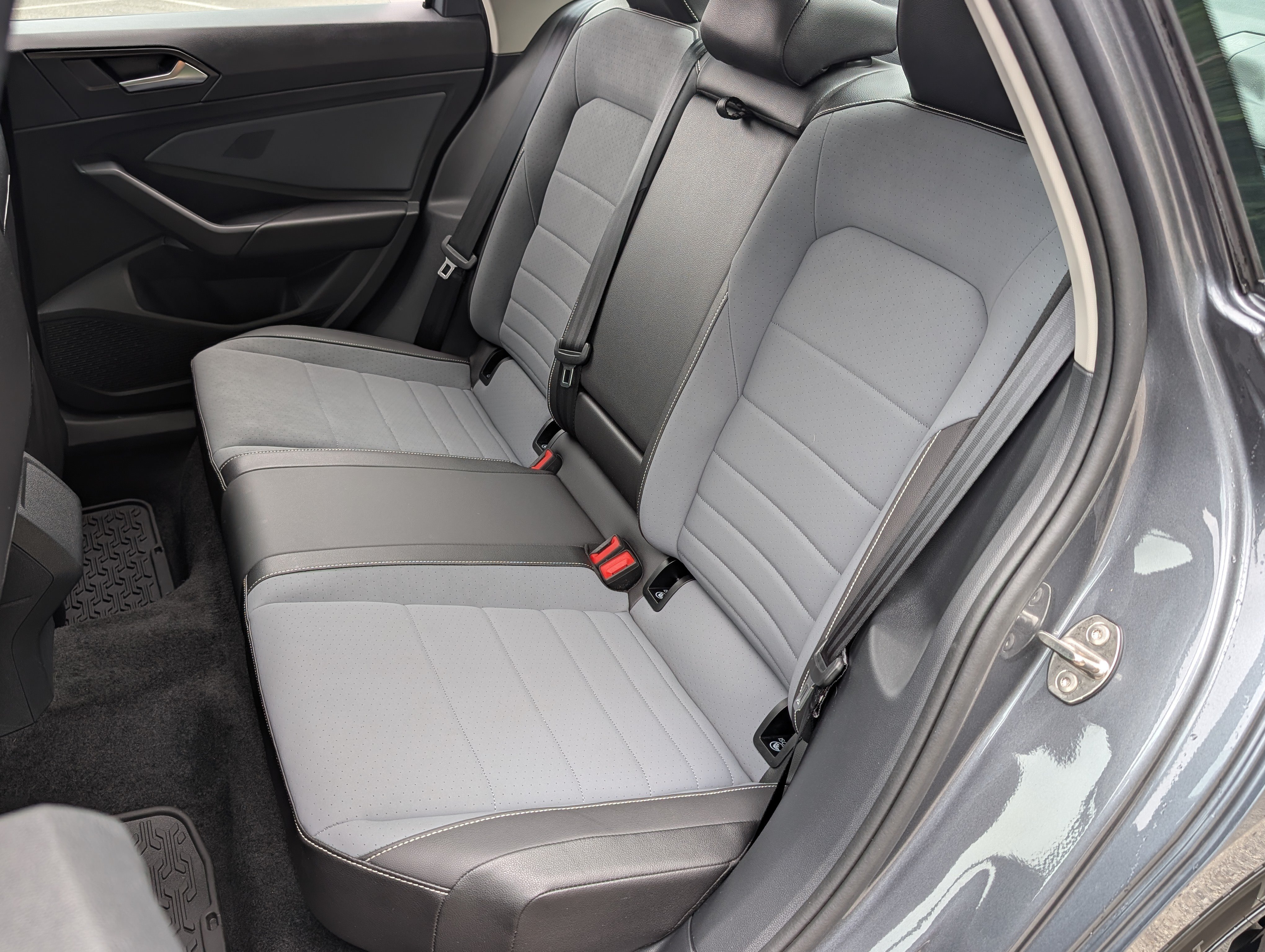 Used 2025 Volkswagen Jetta SE w/ Sunroof Package FWD image 18