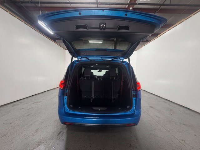 New 2027 Chrysler Pacifica Select FWD image 8