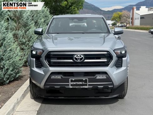 Used 2025 Toyota Tacoma SR5 AWD/4WD image 2