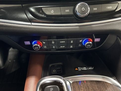 Used 2021 Buick Enclave Avenir w/ Avenir Technology Package image 23