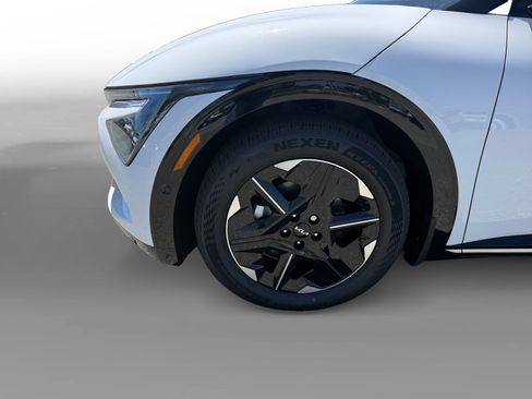New 2026 Kia EV6 Wind RWD image 9