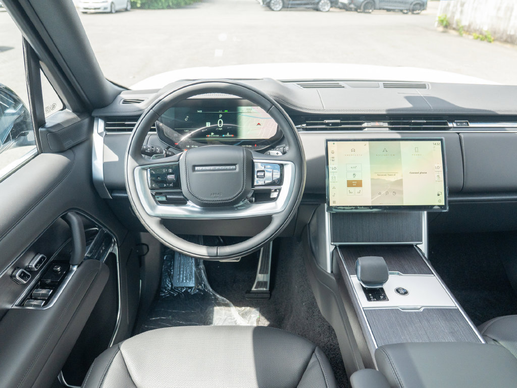New 2026 Land Rover Range Rover Long Wheelbase SE AWD/4WD image 12