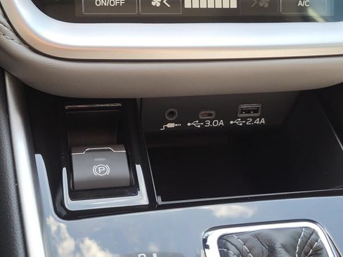 Used 2025 Subaru Outback Premium AWD/4WD image 26