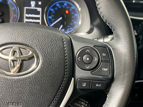 Used 2017 Toyota Corolla XSE image 19