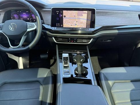 Certified 2025 Volkswagen Atlas SEL AWD/4WD image 12