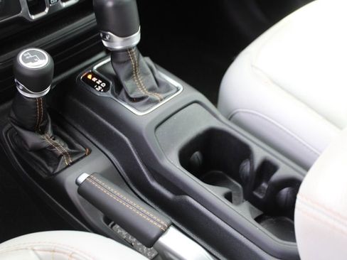 Used 2021 Jeep Gladiator Overland AWD/4WD image 25