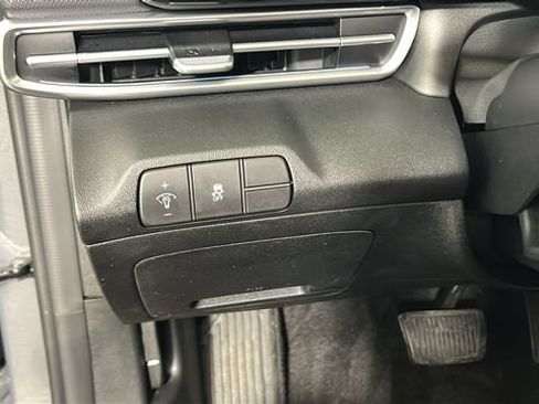 Used 2024 Hyundai Elantra SEL FWD image 19