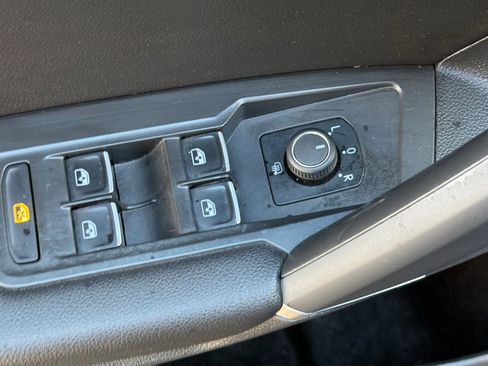 Used 2020 Volkswagen Tiguan SE w/ Panoramic Sunroof Package image 14