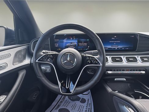Used 2025 Mercedes-Benz GLS 450 4MATIC image 11