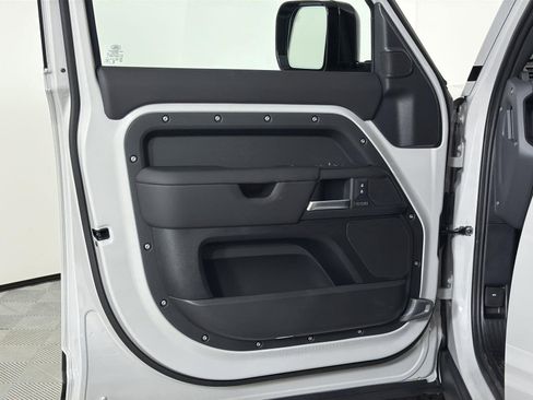 New 2026 Land Rover Defender 110 X-Dynamic SE image 20