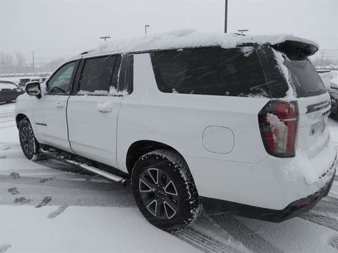 Used 2024 Chevrolet Suburban Z71 image 5