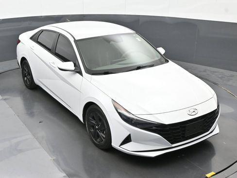 Certified 2021 Hyundai Elantra SEL FWD image 32