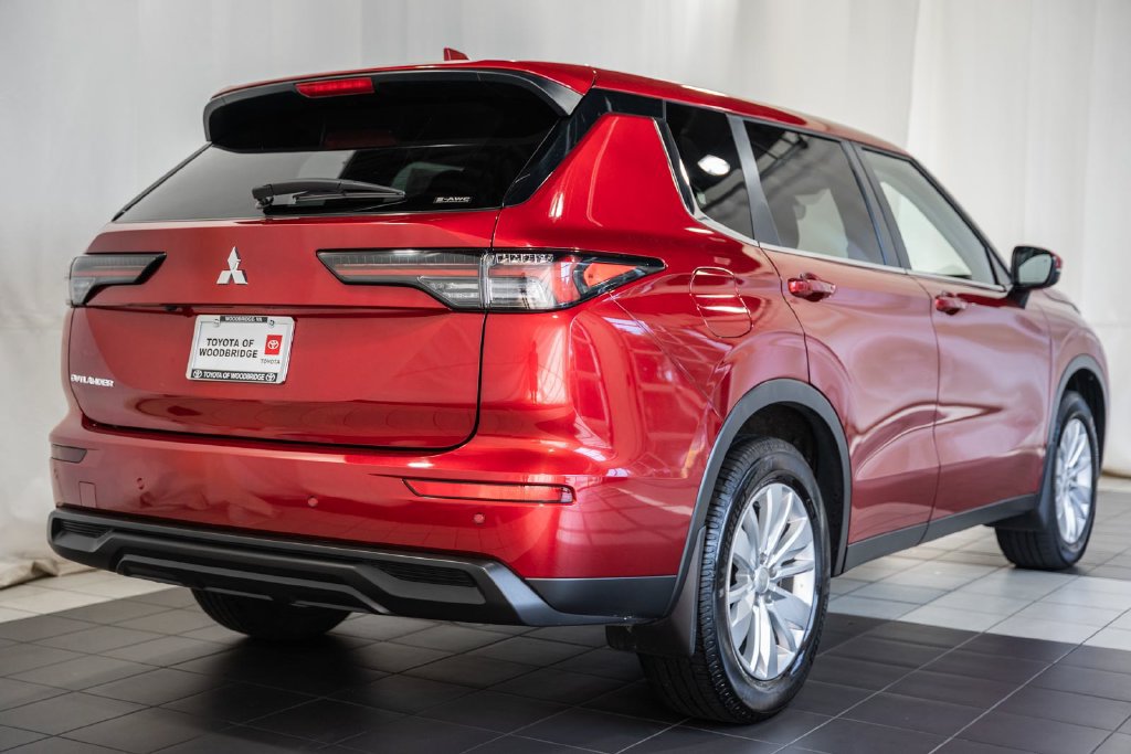 Used 2025 Mitsubishi Outlander ES AWD/4WD image 4