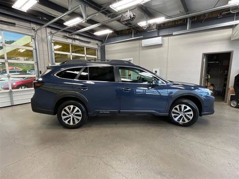 Used 2023 Subaru Outback Premium AWD/4WD image 6