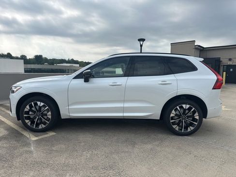 New 2026 Volvo XC60 B5 Plus w/ Climate Package image 4