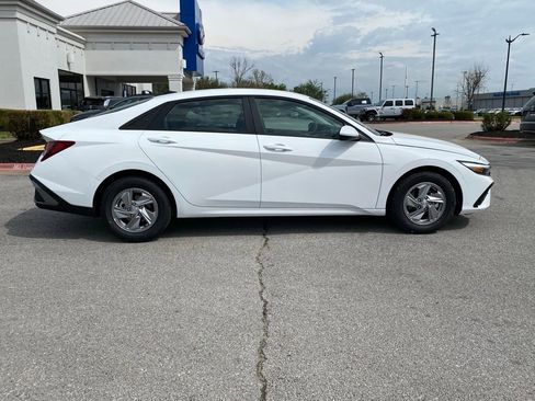 New 2026 Hyundai Elantra SE w/ Cargo Package FWD image 8