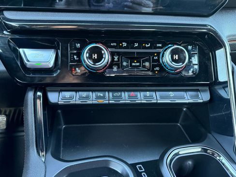 Used 2024 GMC Sierra 2500 AT4 w/ AT4 Premium Plus Package image 32